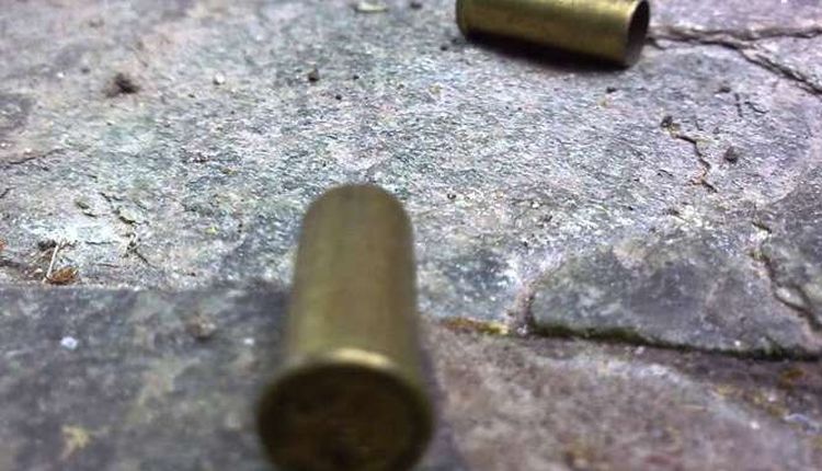 Balas disparos arma tiros asesinaron prisión policía joven personas