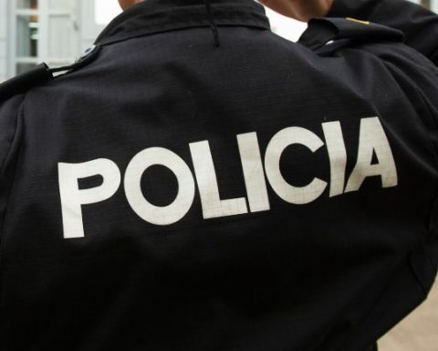 Ómnibus policía hombre VILLA ESPAÑOLA