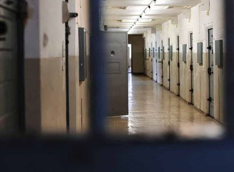 Cárcel prisión policías salto empresario