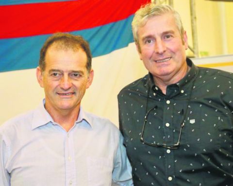 Alonso junto al líder de su sector Manini Ríos.