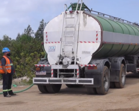 Camiones Cisterna transportarán agua potable hacia Montevideo.