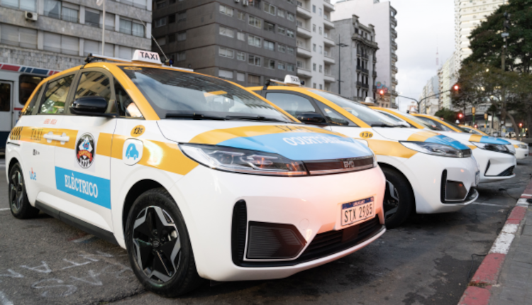 Taxis eléctricos. Foto: Intendencia de Montevideo.