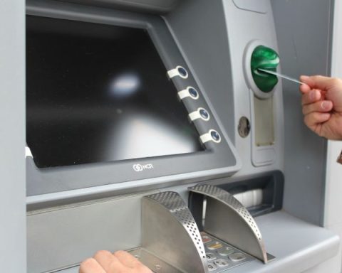 cajero tarjeta brasileños