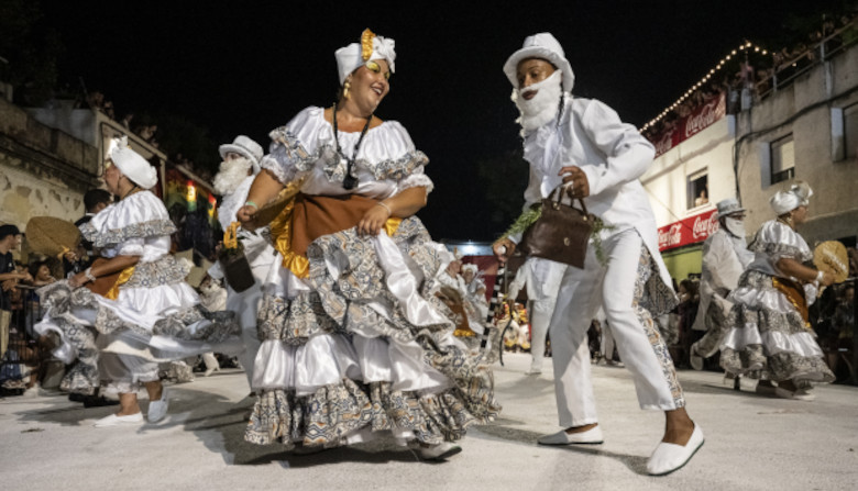 La comparsa C1080 es la ganadora del Desfile de Llamadas de este año ...