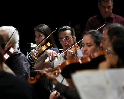 Orquesta Filarmónica de Montevideo junto a Luciano Supervielle.