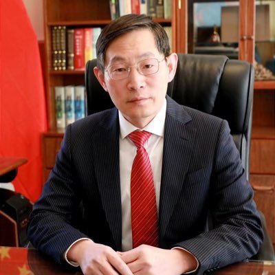 Huang Yazhong Embajador ante Uruguay de la República Popular China.