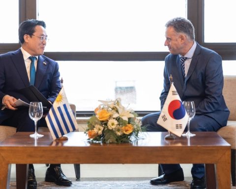 Visita del enviado especial presidencial de Corea y encuentro con el Presidente Orsi