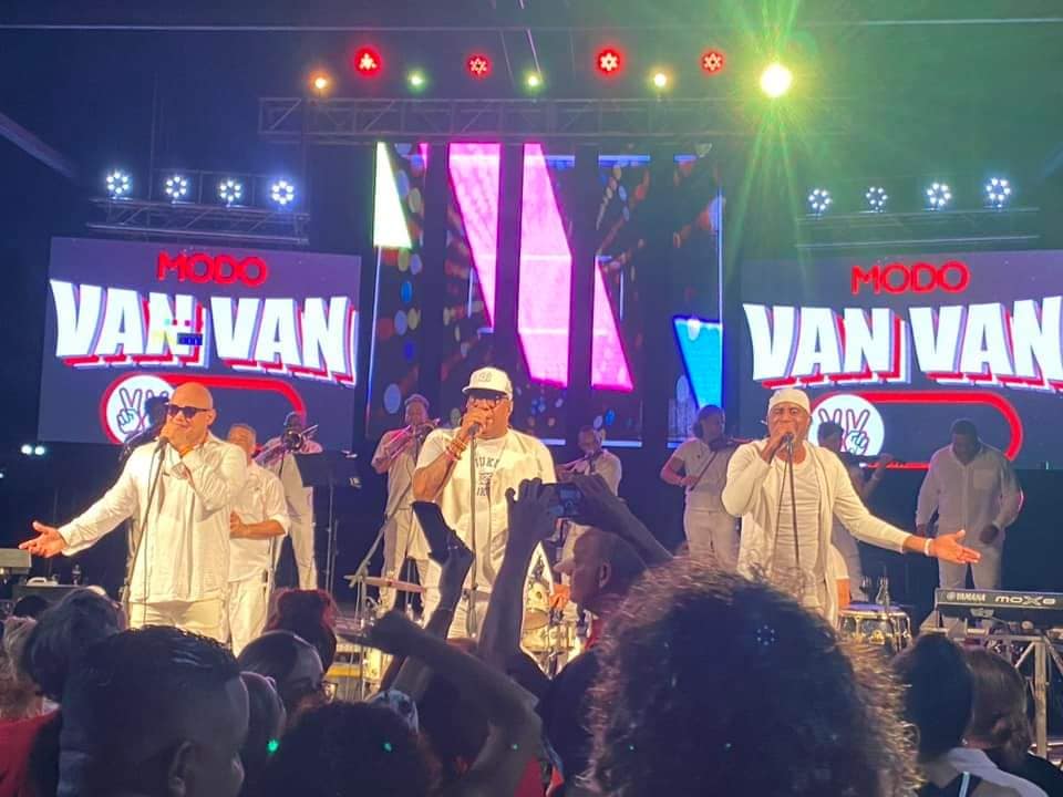 La estructura interna de Los Van Van operó como una escuela para músicos.