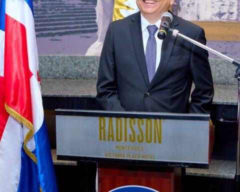 Embajador Extraordinario y Plenipotenciario, Fidel Santana en su discurso introductorio