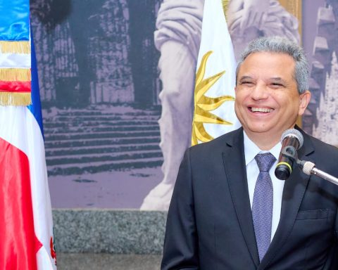 Embajador Extraordinario y Plenipotenciario, Fidel Santana en su discurso introductorio