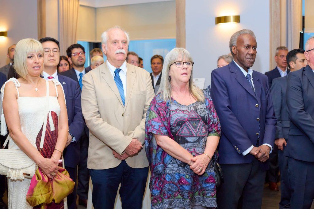 En su discurso, el embajador Santana agradeció a todos los presentes, con mención especial a los funcionarios del estado uruguayo, senadores, diputados, colegas embajadores y a la comunidad dominicana residente.