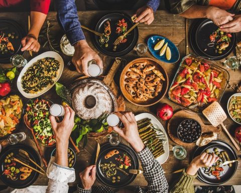 Se conoce que, sus bases alimenticias son los cereales, legumbres, hortalizas, frutos secos y hierbas aromáticas