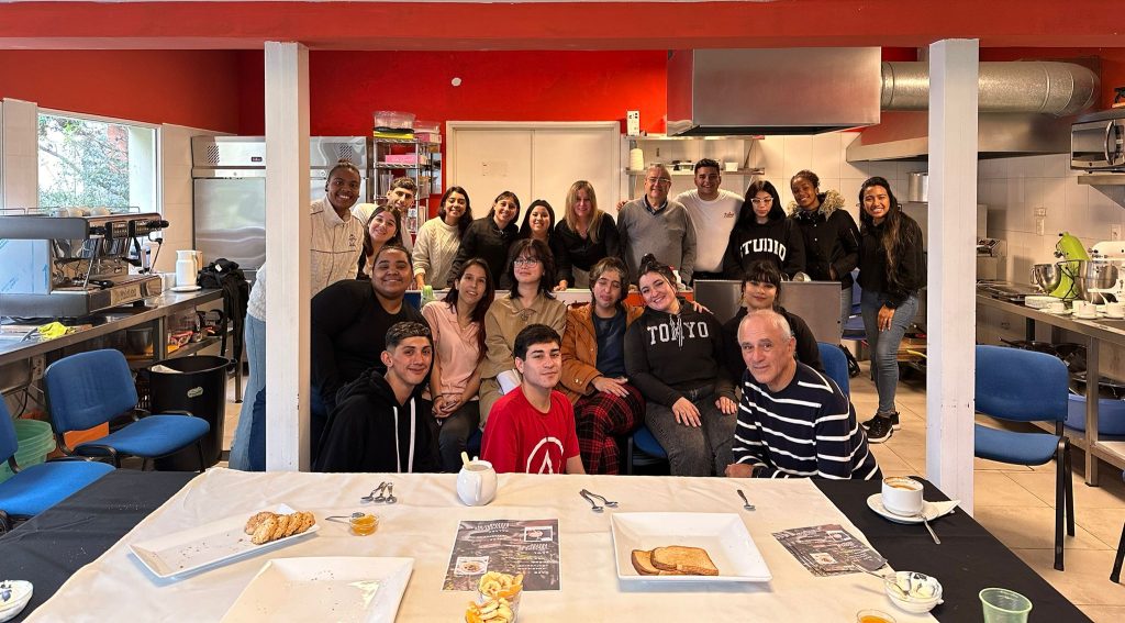 Hotelería para Jóvenes, financiado por INEFOP