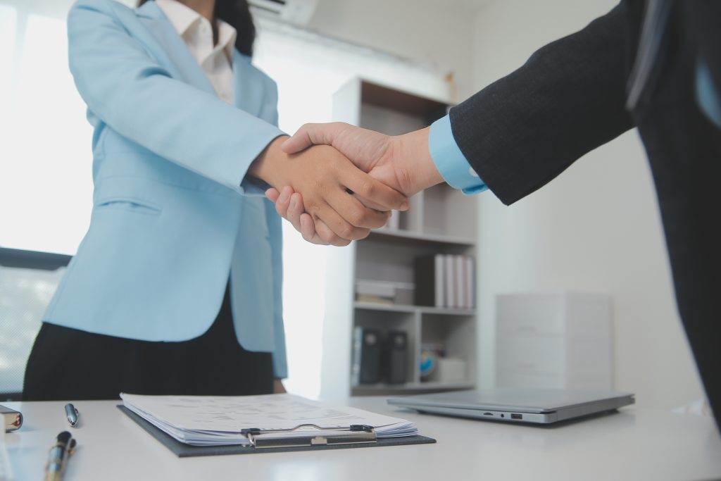 En ocasiones si la situación no puede modificarse, se recomienda buscar un trabajo más adecuado