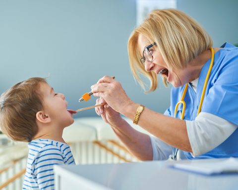 Durante los primeros años de vida, el cuerpo y el cerebro atraviesan un proceso acelerado de crecimiento