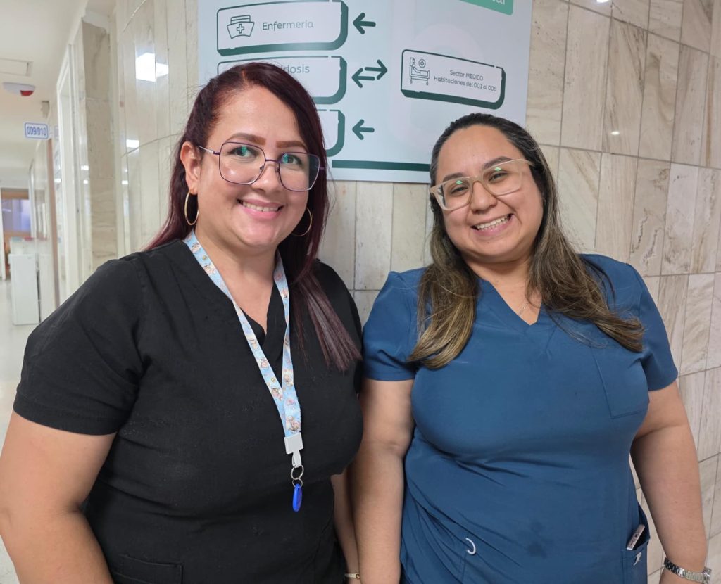 Licenciadas en Enfermería María José Quintero y Rebeca Pernalette