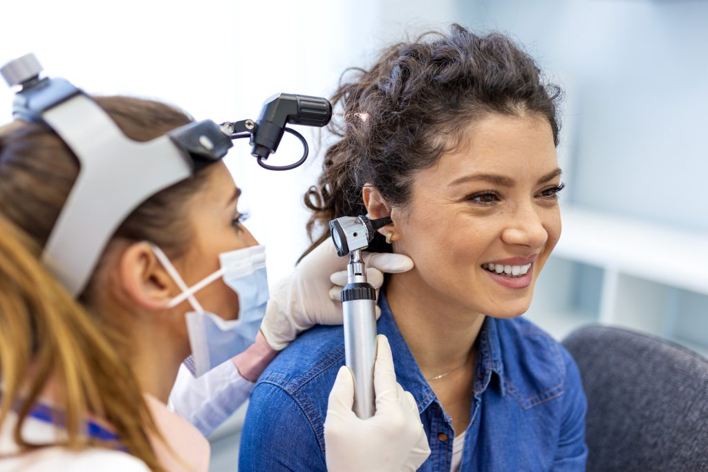 La pérdida de audición por ruido, se engloba dentro del término contaminación acústica