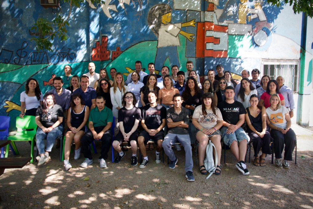 Al finalizar, cada joven cuenta con capacitación, experiencia práctica y referencias concretas que fortalecen su perfil profesional.