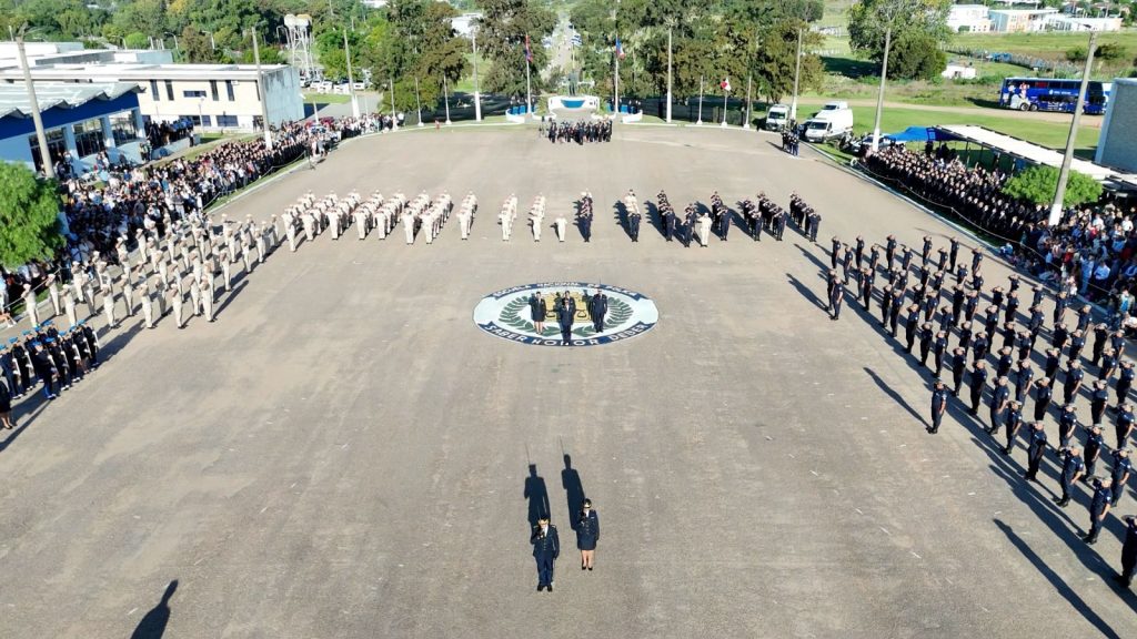 Quienes hoy egresan “pasarán a formar parte de una institución altamente profesionalizada y capacitada para enfrentar las distintas modalidades del delito