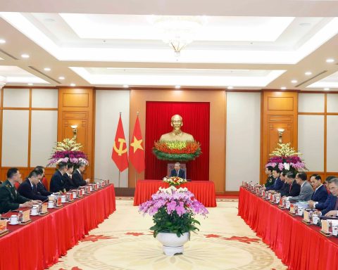 El secretario general del Partido comunista de Vietnam To Lam recibió al ministro de Asuntos Exteriores chino, Wang Yi, al ministro de Seguridad Pública chino, Wang Xiaohong, y al ministro de Defensa chino, Dong Jun.