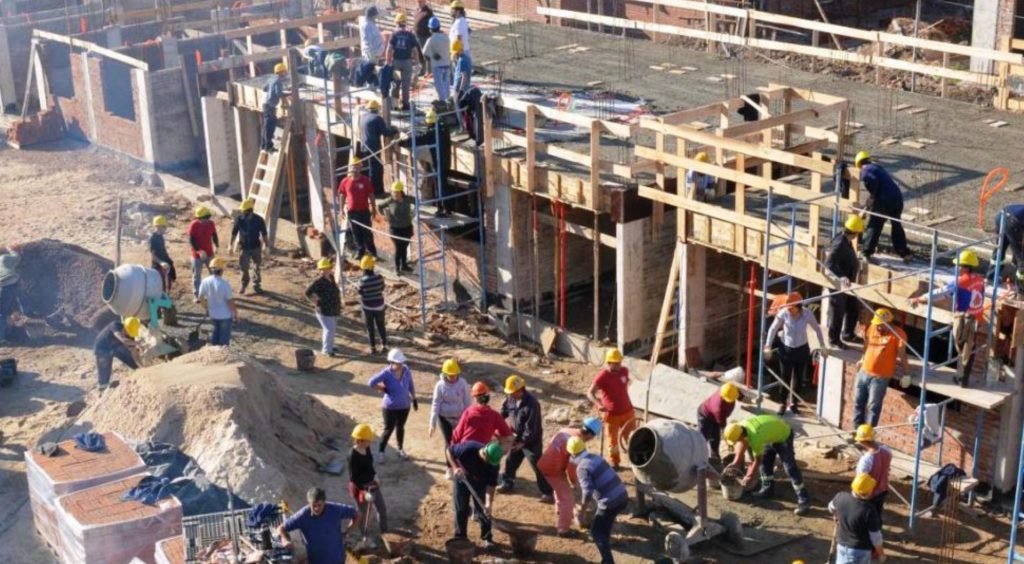 En Uruguay se muestra cómo un marco legal sólido y el compromiso estatal pueden garantizar el derecho a una vivienda digna