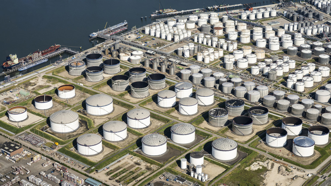 La Unión Europea consume unos 10,5 millones de barriles de petróleo al día, aproximadamente el 10% de la demanda mundial