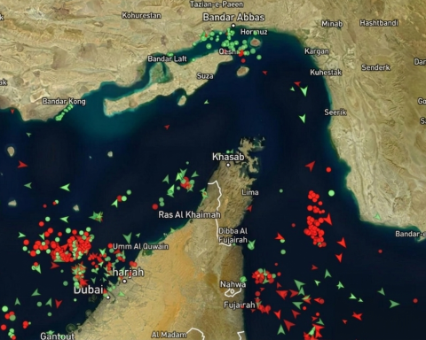Su importancia para la economía global radica en que por el estrecho transitan cerca de 20 millones de barriles diarios de petróleo