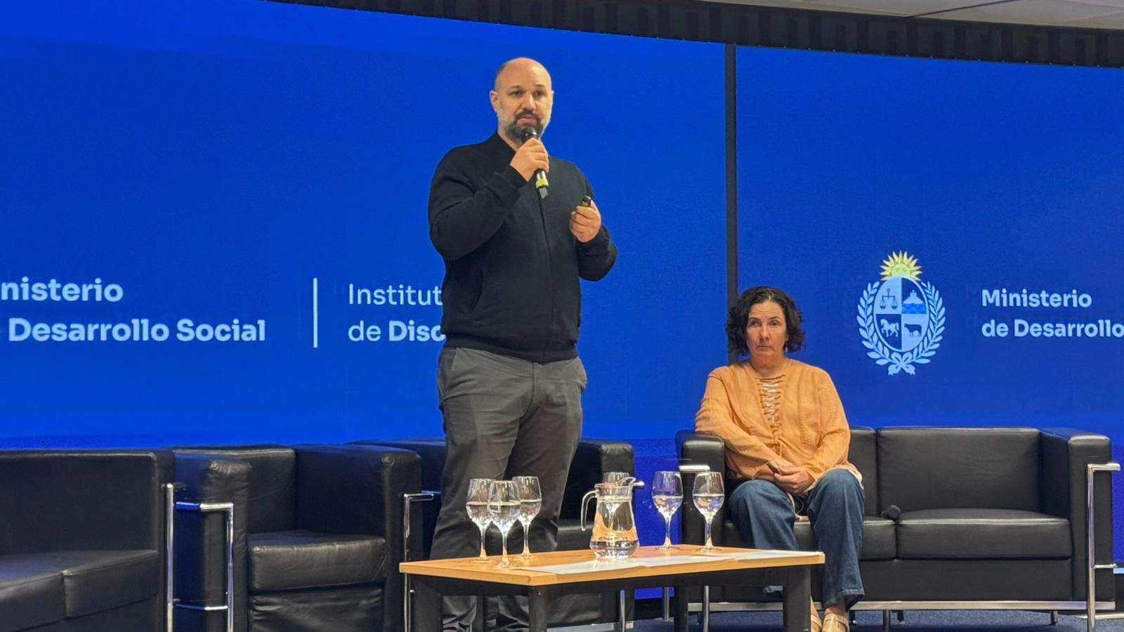 Director Nacional de Discapacidad, Federico Lezama y la Psic. Antonia Irazábal Alterna