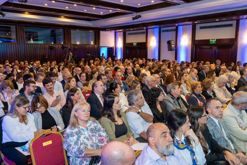 .En el programa  se abordó de manera integrada los componentes del funcionamiento y sostenibilidad de SNIS