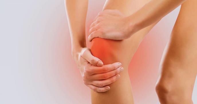 .La bursitis de rodilla es una afección en la que se inflaman uno o más de los pequeños sacos llenos de líquido que se encuentran cerca de la articulación