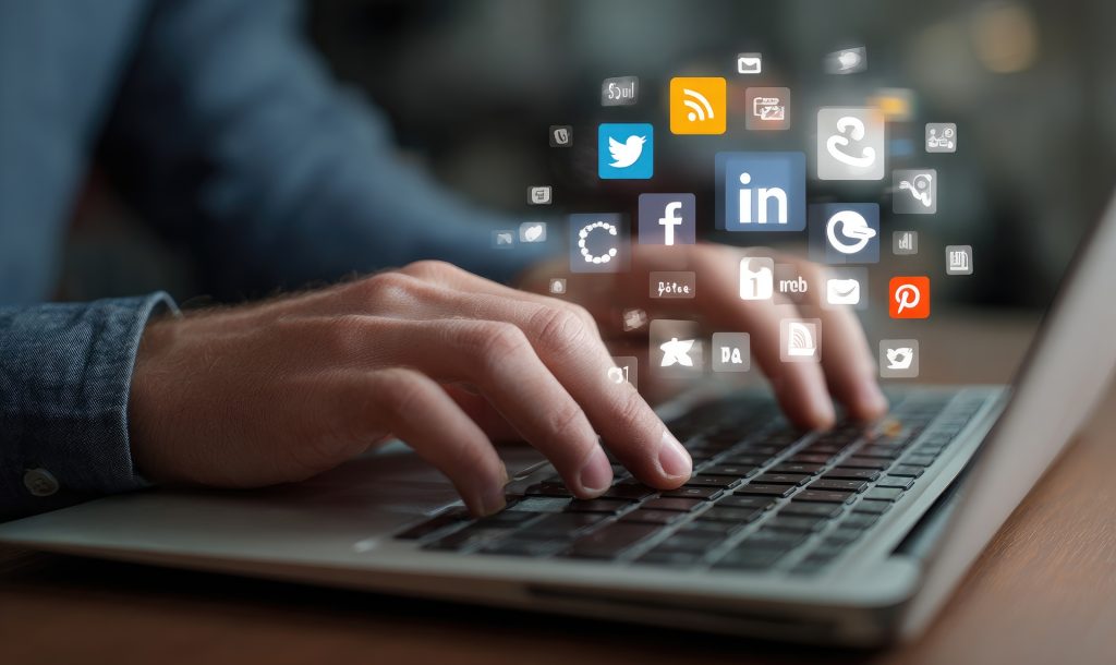 .Las redes sociales constituyen, ante todo, gigantescos negocios globales