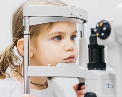 La capacidad de ver correctamente influye en el aprendizaje, la coordinación y el bienestar general de los niños La capacidad de ver correctamente influye en el aprendizaje, la coordinación y el bienestar general de los niños