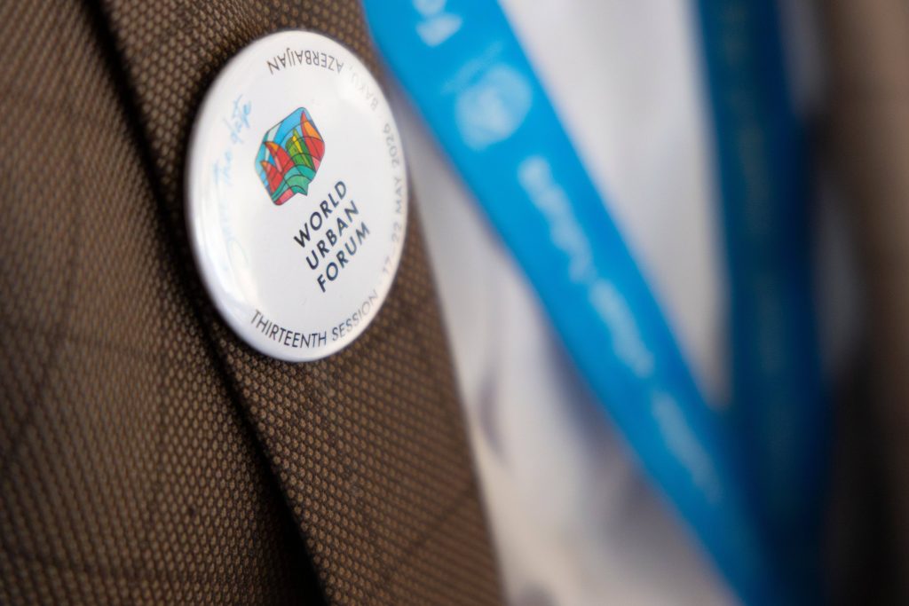 El programa abarca a 4.200 personas, para las cuales se han preparado materiales educativos específicos según los distintos grupos profesionales.