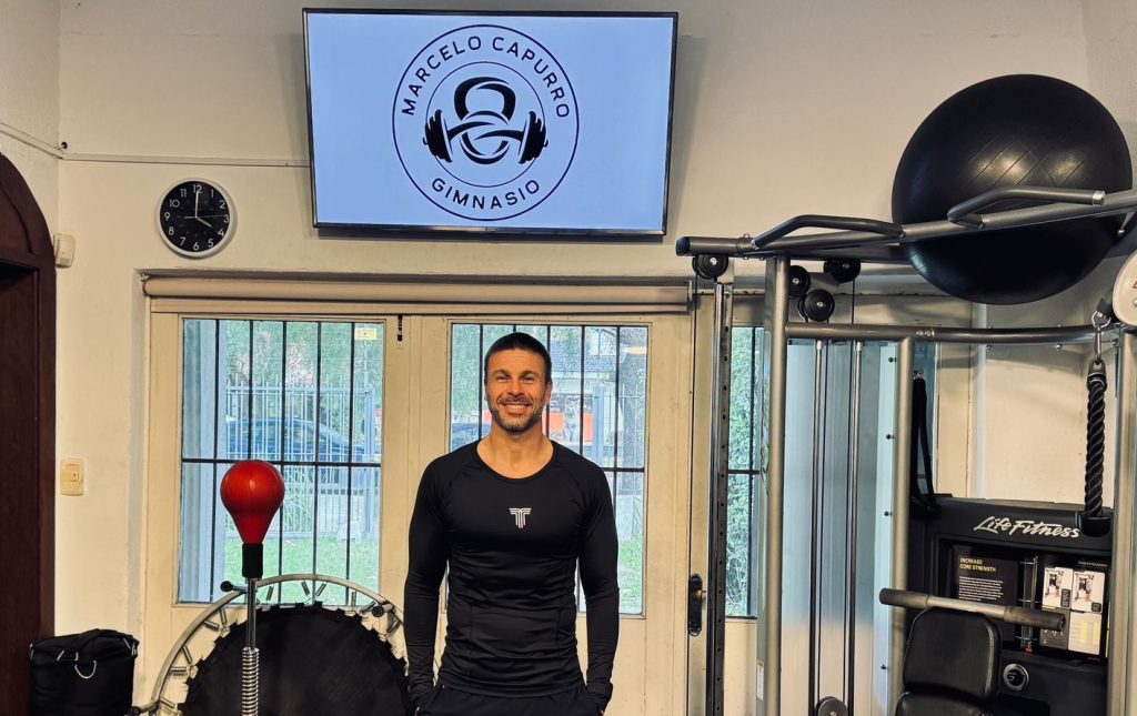 El gimnasio funciona como un espacio de salud integral donde el ejercicio se utiliza como una herramienta preventiva y terapéutica para mejorar la calidad de vida