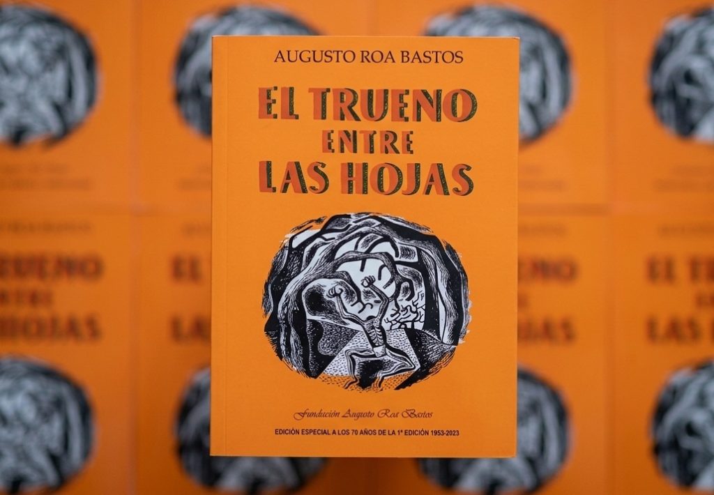 En 1953 publicó su primer libro importante, la colección de cuentos El trueno entre las hojas