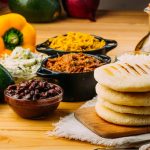 El cambio más visible es la irrupción de la arepa venezolana