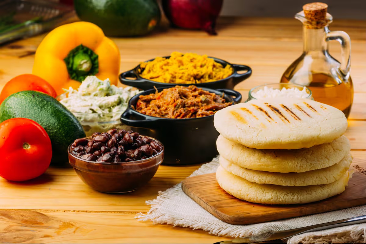 El cambio más visible es la irrupción de la arepa venezolana