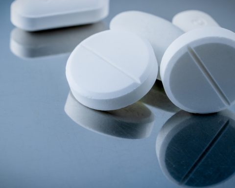 El paracetamol, también conocido como acetaminofén, es el fármaco más consumido a nivel global para el tratamiento del dolor