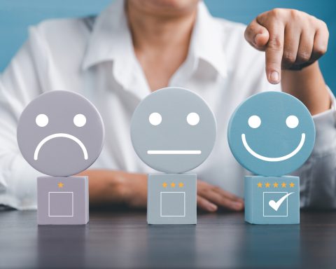 El estigma es una evaluación social que devalúa a un individuo por su condición de salud mental.