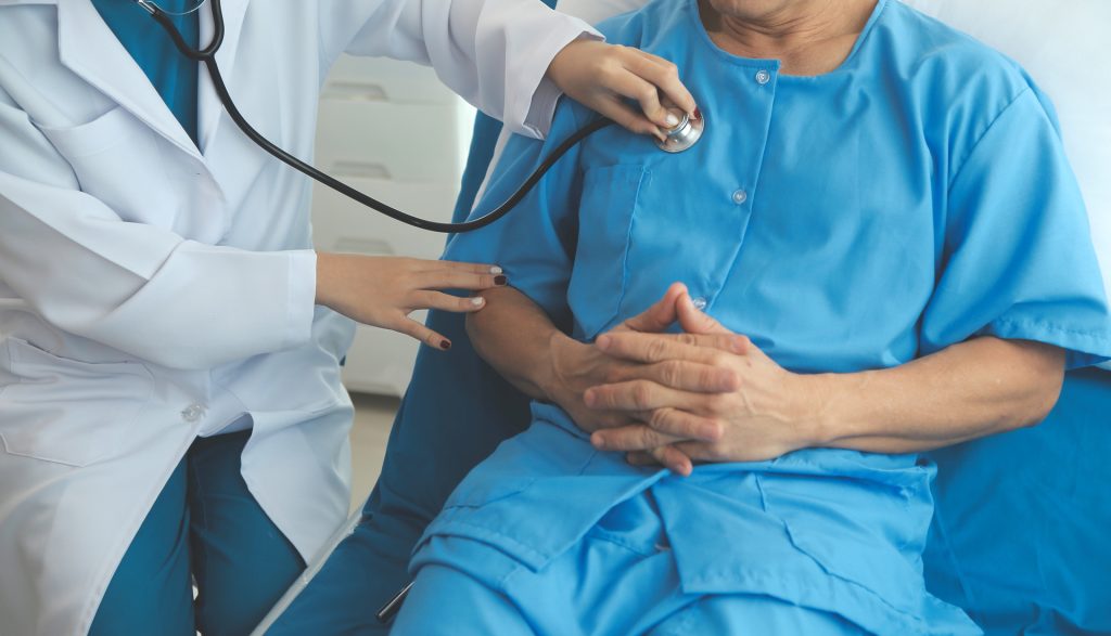 El tabaco es el principal enemigo de los pulmones este causa enfermedades graves como el cáncer, la EPOC y la bronquitis